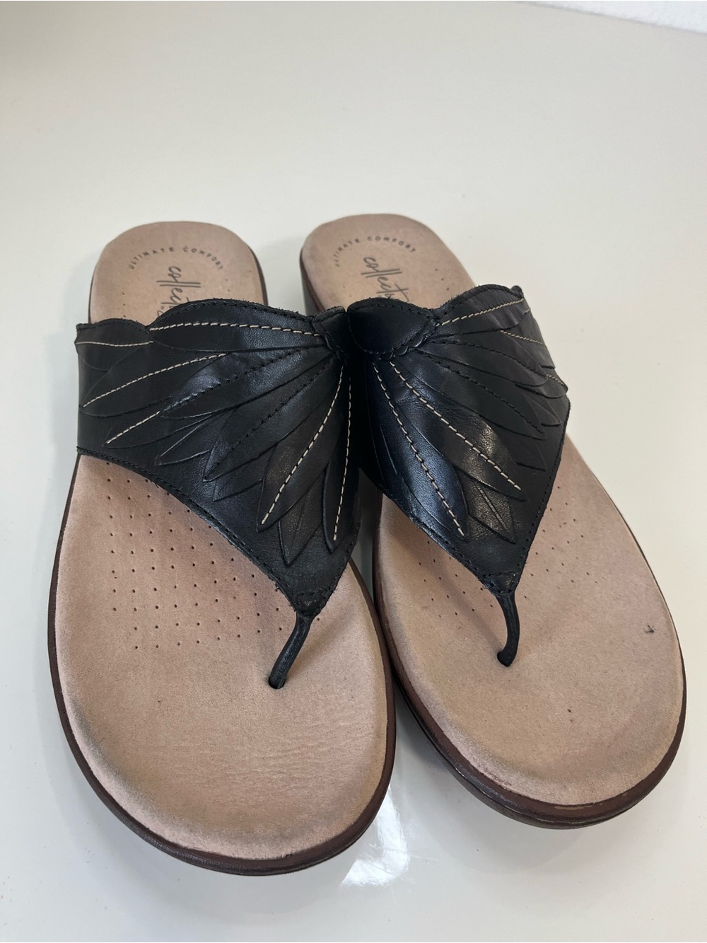 Clarks Black Leather Thong Sandals with Leaf-Style Stitching